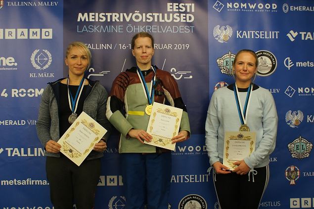 Naiskodukaitsjad noppisid Eesti Meistrivistlustel hkrelvadest laskmises medaleid