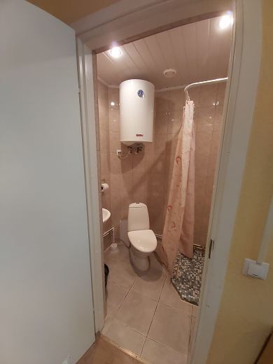 Tuba nr 1 - WC dushinurga ja kraanikausiga 