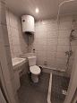 Õppeklass | Võsu maja fotogalerii Tuba nr 6 - WC dushinurga ja kraanikausiga 