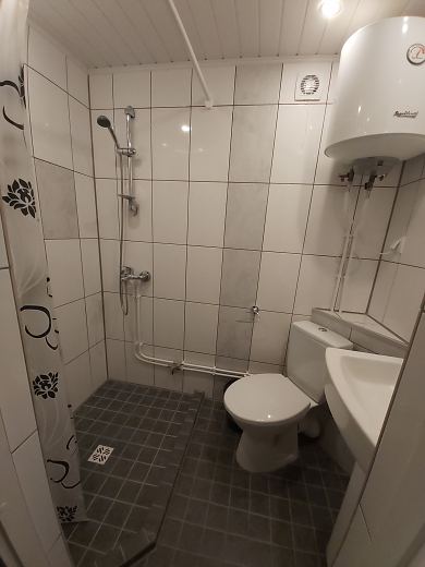Tuba nr 7 - WC dushinurga ja kraanikausiga 