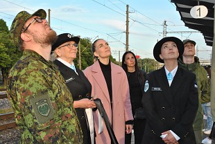 Tallinna raudteeperroonidel lehvivad leinalindid 83 aastat tagasi kditatute mlestuseks