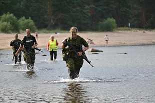 Tartu naised vidutsesid Naiskodukaitse koormusmatkal