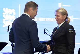 Kaitseminister tunnustas tnuritusel mitmeid naiskodukaitsjaid