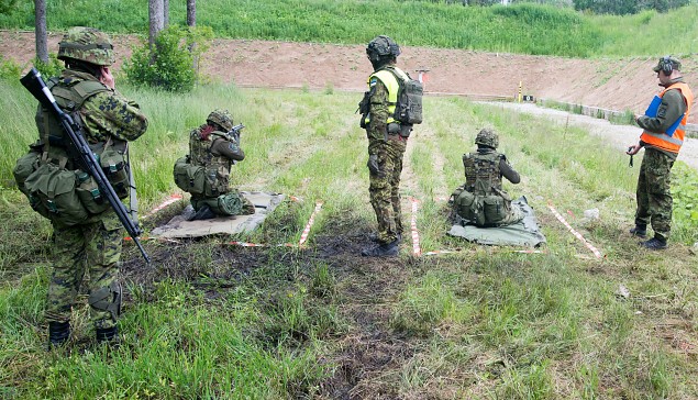 Selgusid parimad naiskodukaitsjad lahingrelvadest laskmises