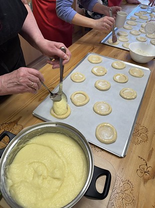 Karksi jaoskonna s�nnip�evapidu ilmestasid kaunid mustrid ja h�vad maitsed