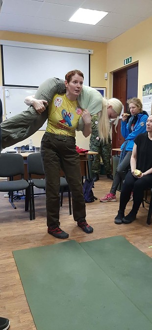 Esmaabikursuse ehk Naiskodukaitse baasv�lja�ppe II moodul