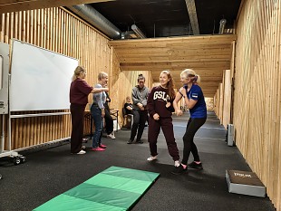 Kuidas astuda vastu tulele ja r�ndajale ehk Ohutushoiu baasv�lja�ppe praktiline �ppep�ev Sakala malevas